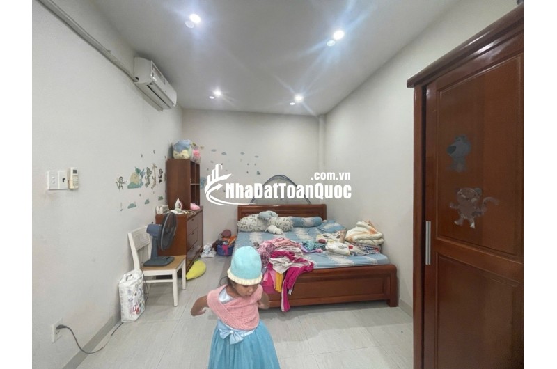 7 tỷ 2 - 100m ngang hơn 8m nhà 3 tầng kiên cố sát Vạn Phúc City - HẺM XE HƠI TỚI CỬA